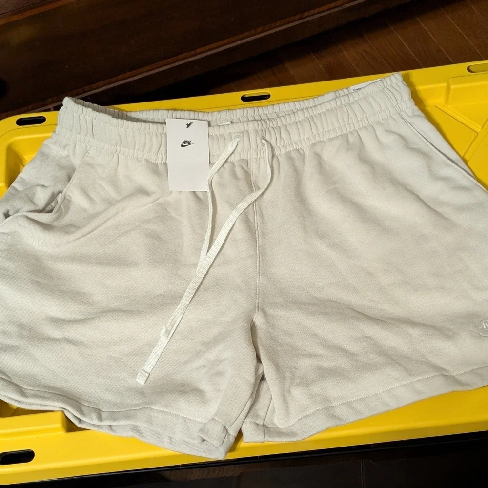 NWT Nike Mens XXL Sportswear Club Fleece Shorts Light Orewood